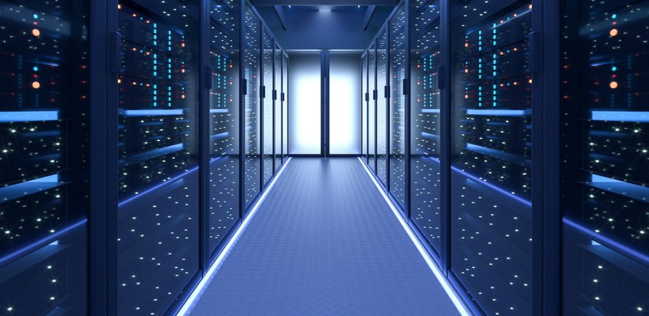cbo-sbu-1500900-sbu-tech-assets-blogs-monthly-updates-v01-61.jpg: hallway lined with servers